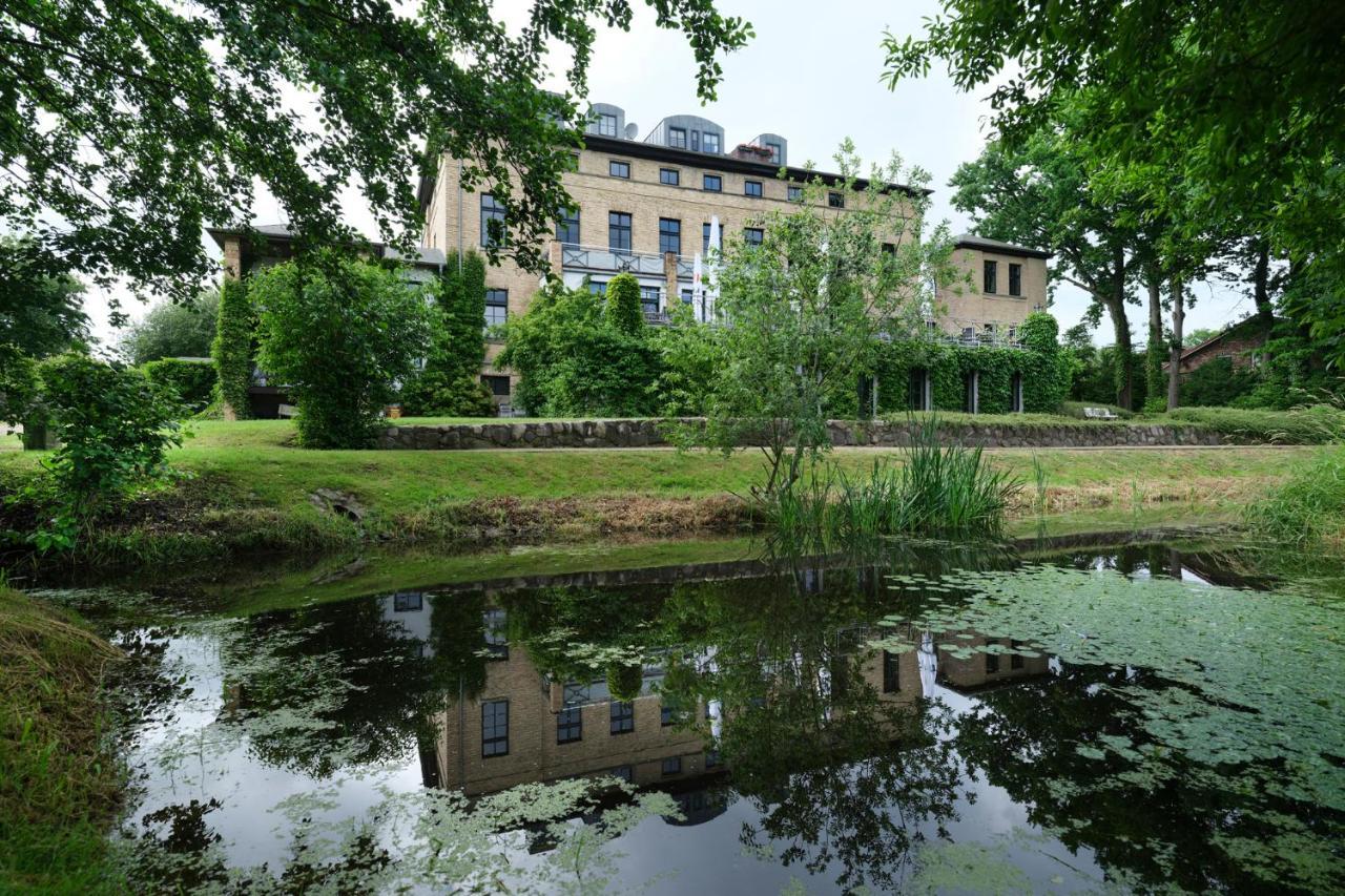 Gutshaus Redewisch Hotel & Restaurant Boltenhagen  Exterior photo