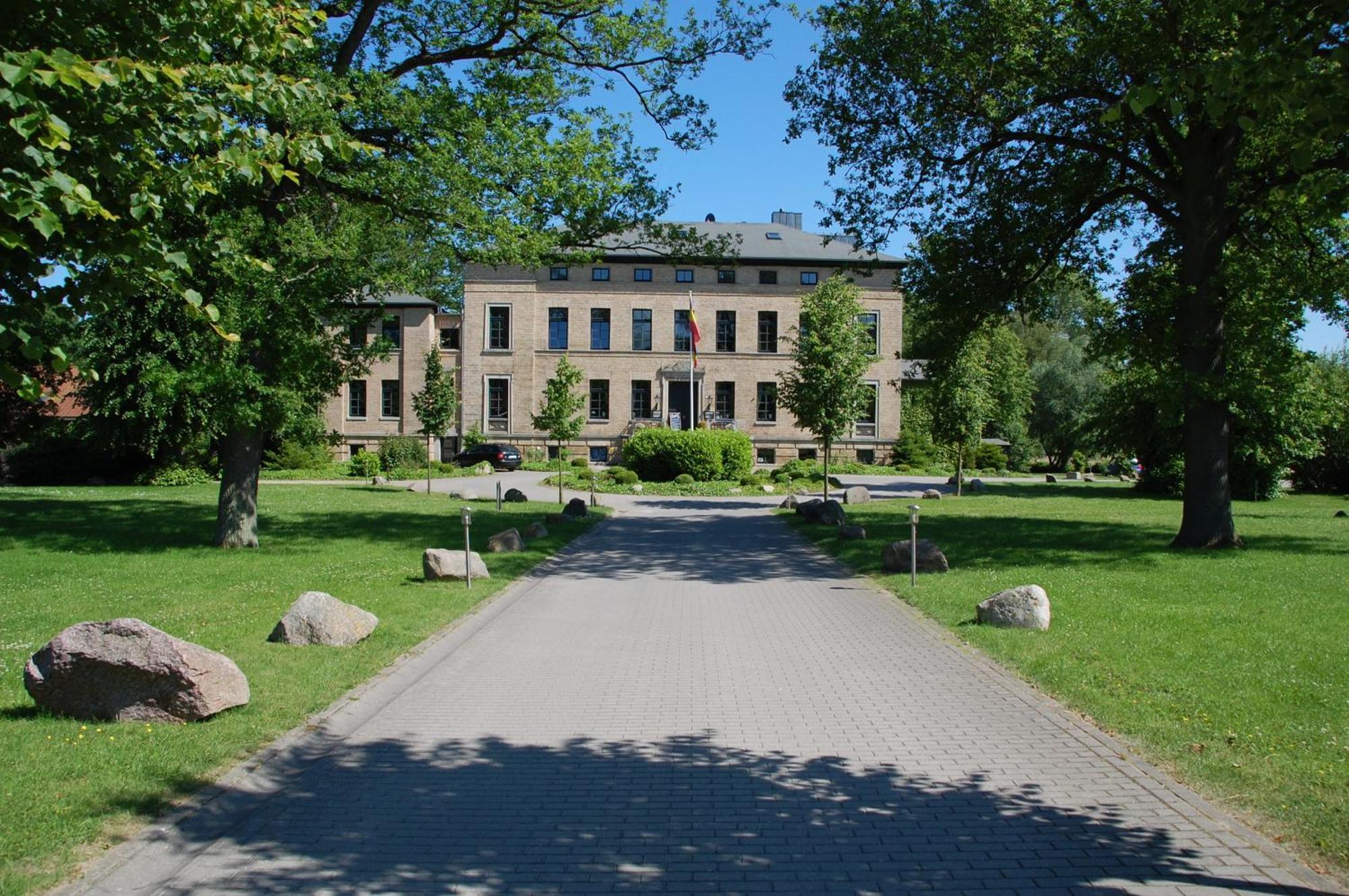 Gutshaus Redewisch Hotel & Restaurant Boltenhagen  Exterior photo