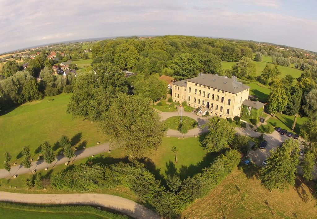 Gutshaus Redewisch Hotel & Restaurant Boltenhagen  Exterior photo